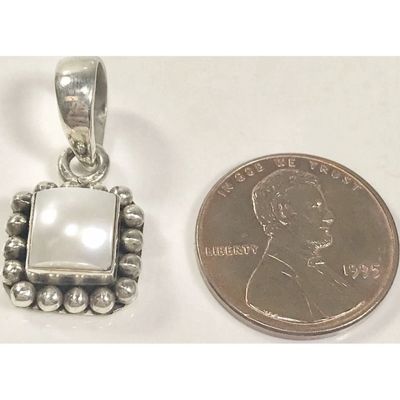 SILPADA S1211 VINTAGE STERLING 925 BUTTON PEARL BOX PENDANT - Picture 2 of 5